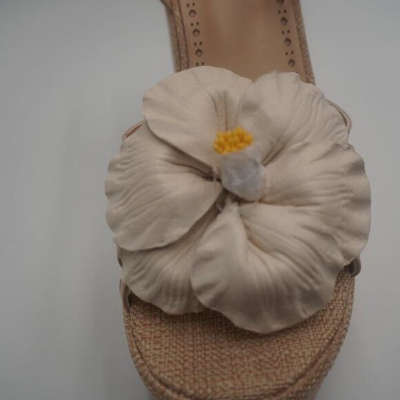 Larroude Magnolia Wedge/ Ivory Leather. Handmade, Stylish, Fashion/Chic Size 8.5 - Picture 5 of 11
